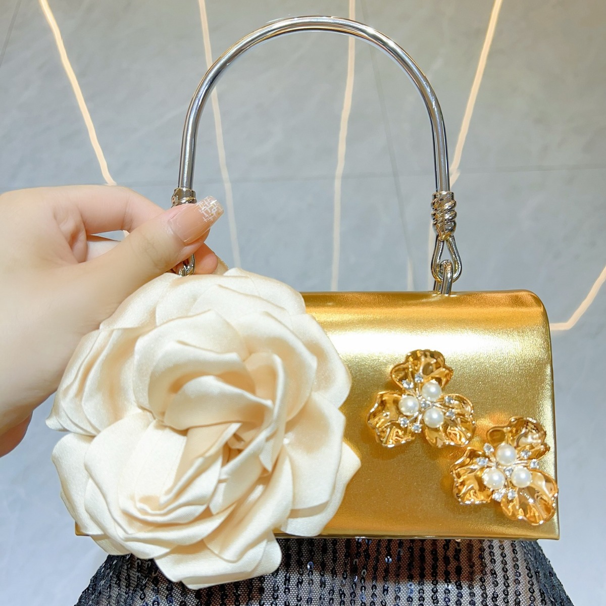 Luxury Bags White - Luksusowa Złota Kopertówka Damska z Kwiatami