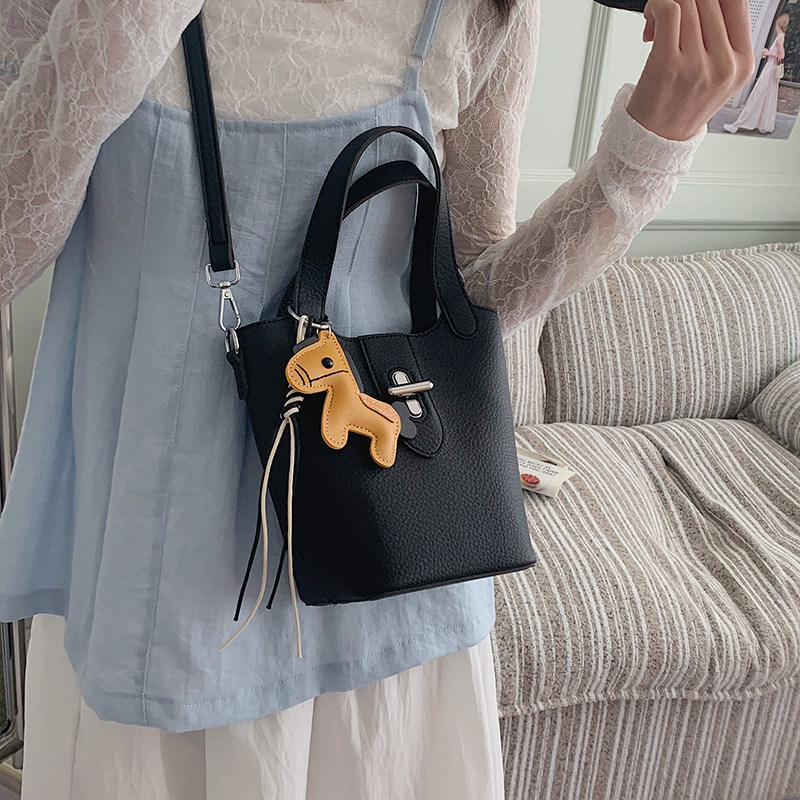 Luxury Bags Quiet - Cicha elegancja, mini torebka Picotin z