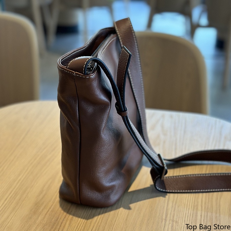 Torebka typu bucket bag z praw – Luxury Bags Quiet recenzja i cena
